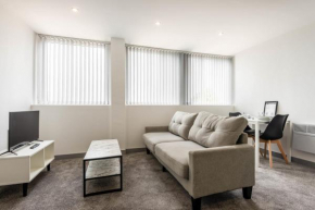 Cosy 1 Bedroom Yeadon Apartment